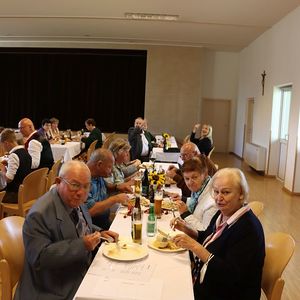 Knödelessen in St. Quirinus nach dem Erntedankfest