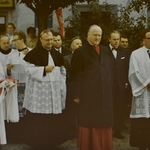 Empfang des Bischofs am Marktplatz, dann Festzug zur Kirche