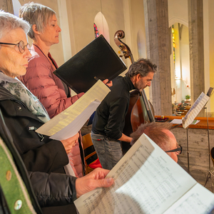 Festgottesdienst, musikalische Umrahmung durch Kirchenchor und Orchester