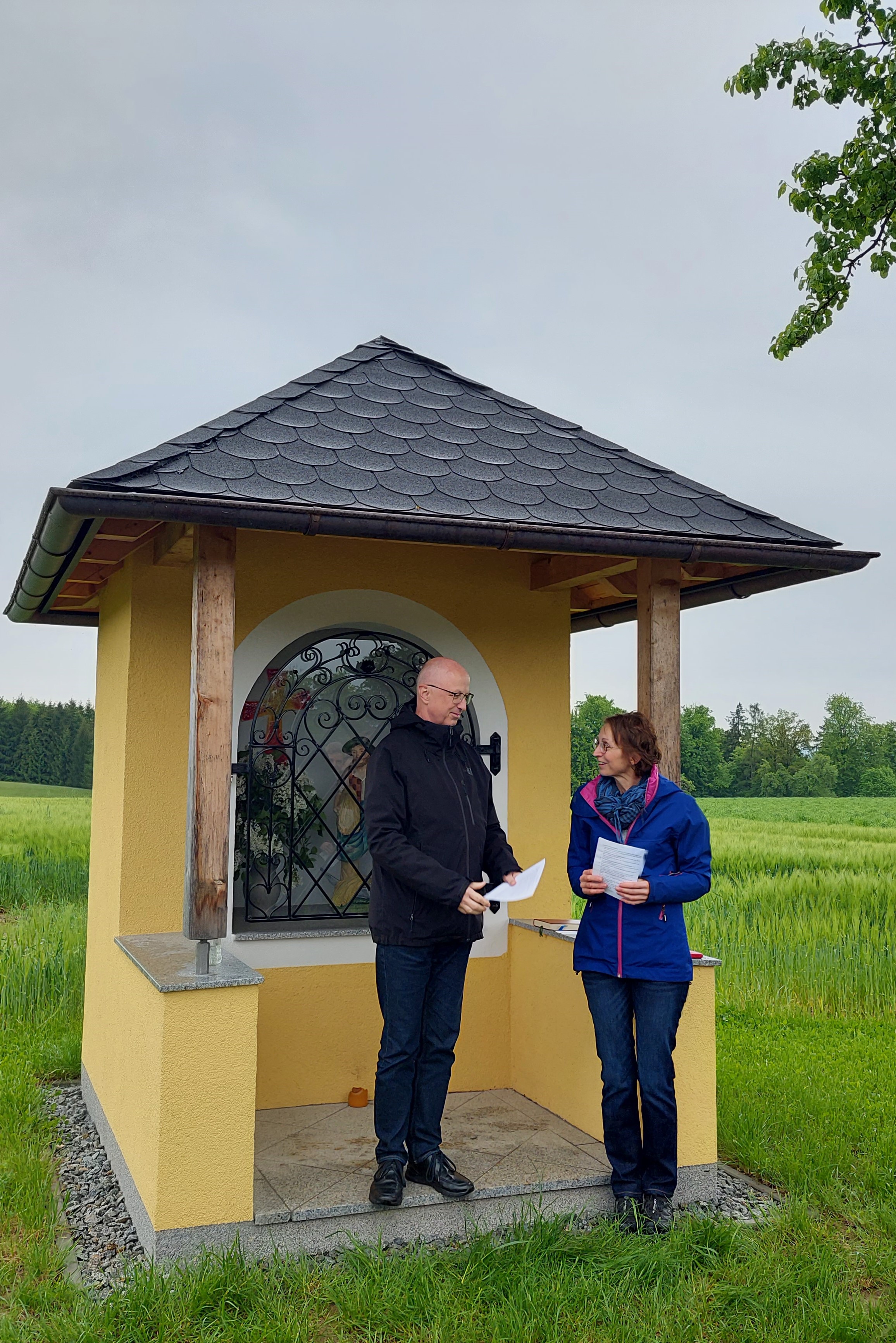 Maiandacht bei der neu errichtete Kapelle in Hattenberg