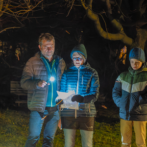 Lebendiger Adventkalender der Pfarre Kirchdorf an der Krems. Adventliche Besinnung - beten, singen und feiern. Anschließend gemeinsam bei Tee wärmen und reden.Bild: Lebendiger Adventkalender bei Familie Steinmann mit Familie Pimminger