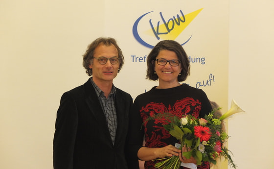 Mag. Georg Wasserbauer bedankte sich bei Dr.in Christine Haiden für ihr großes Engagement im KBW-Treffpunkt Bildung.