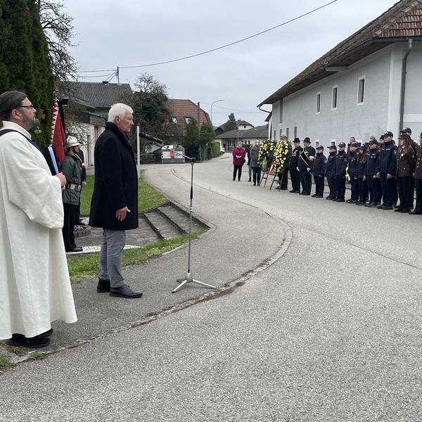 Gedenken am Kriegerdenkmal in Rutzing