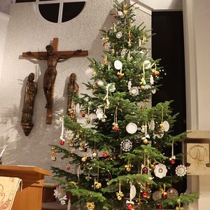 Weihnachtsschmuck in St. Quirinus