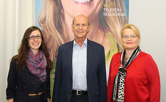 Doris Bauer, MSc, Projektleiterin Chatberatung; Dr. Michael Katzensteiner, Koordinator der Chatberatung der Psychologischen Studierendenberatung Österreichs; Mag.a Silvia Breitwieser, Leiterin TelefonSeelsorge OÖ – Notruf 142 / © Diözese Linz Doris Bauer, MSc, Projektleiterin Chatberatung; Dr. Michael Katzensteiner, Koordinator der Chatberatung der Psychologischen Studierendenberatung Österreichs; Mag.a Silvia Breitwieser, Leiterin TelefonSeelsorge OÖ – Notruf 142