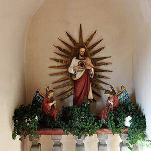 Herz-Jesu-Statue in der Haupteingangsniesche