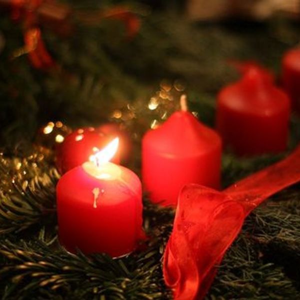 Adventkranz in der Kirche St. Quirinus