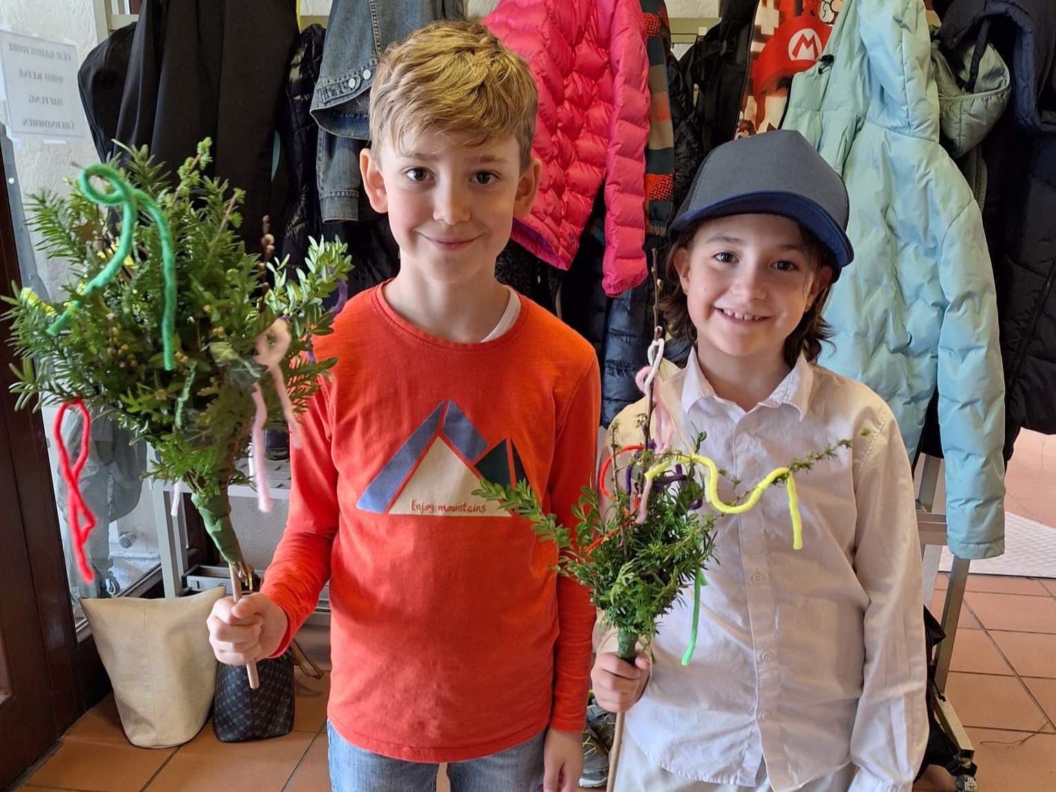 Palmbuschen binden / © Pfarrgemeinde Schönering