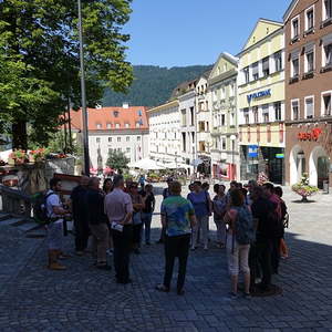 Exkursionsteilnehmer am Stadtplatz