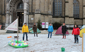 Wochenende für Moria: Protestaktion vor dem Linzer Domplatz