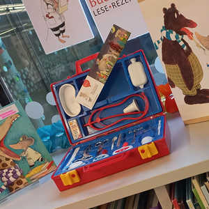 LESEGLÜCK / © Bibliothek Pregarten Das Rote Kreuz zu Besuch