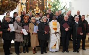 Pfarre Frankenmarkt: Ehrung langjähriger Kirchenchormitglieder