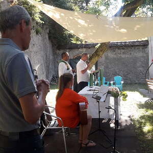 Gottedienst im Pfarrgarten