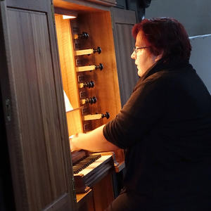 Carolin Landschützer an der Metzler-Orgel