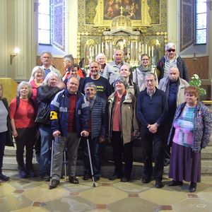 Teilnehmer in der Kirche 'Maria im Schatten'