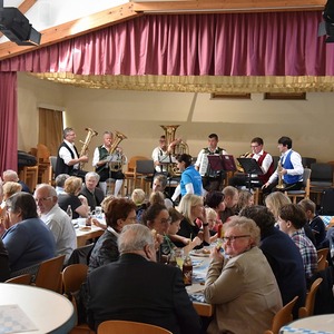 Bayrischer Frühschoppen im Pfarrheim