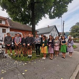 Die Landjugend gestaltete nicht nur die Erntekrone sondern auch den Gottesdienst mit.