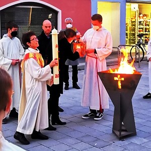 Karsamstag, 30. März: Osterfeuer mit Osteragape nach der Osternacht