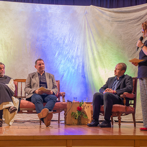 Dankefest im Pfarrsaal Kirchdorf an der Krems, Bild vlnr: Pfarrer P. Severin Kranabitl, Günter Wolfinger - scheidender Pfarrverwalter, Jakob Haijes - Pfarrgemeinderats-Obmann und Bernadette Hackl - scheidende Pastoralassistentin