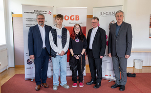 v.l.: Andreas Stangl, ÖGB-Landesvorsitzender; Nico Haider, Teilnehmer Jugendprojekt JU-CAN; Isabella Freilinger, Teilnehmerin Jugendprojekt JU-CAN; Bischof Manfred Scheuer und Christian Winkler, Geschäftsführung Bischöfliche Arbeitslosenstiftung.