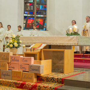 Am Christkönigs-Sonntag wurden in der Pfarrkirche Kirchdorf an der Krems beim Sonntagsgottesdienst neue MinistrantInnen aufgenommen