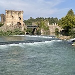 Blick von Borghetto auf die Visconti-Brücke