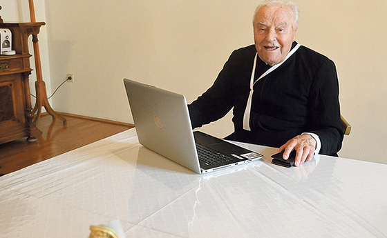 Mit 100 Jahren am Laptop