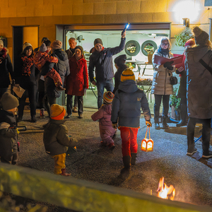 Lebendiger Adventkalender der Pfarre Kirchdorf an der Krems. Adventliche Besinnung - beten, singen und feiern. anschließend gemeinsam bei Tee wärmen und reden.Bild: bei Anna Hölzl