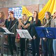 Die Band 'Jamsound' spielte bei der Firmlingsvesper in Neuhofen an der Krems.