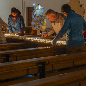 Frieden - Schalom war das Thema der Nacht der 1000 Lichter in der Pfarre Kirchdorf an der Krems. 