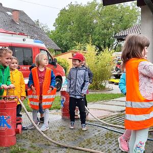 Die Feuerwehr besucht den Kindergarten