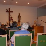 Besuch des Nikolaus beim Gottesdienst im Seniorenheim Laakirchen