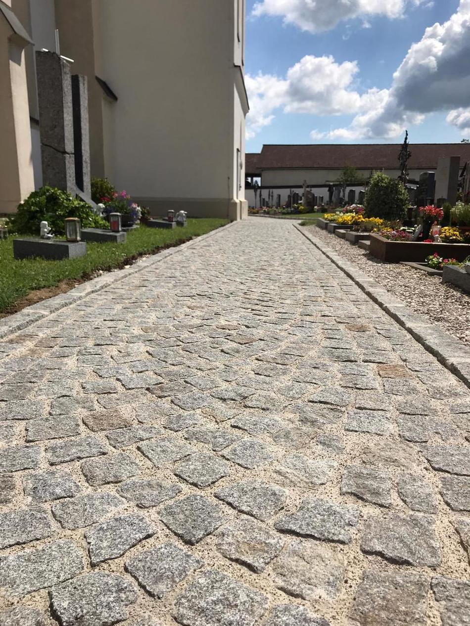 Sanierung der Friedhofswege 2020 / Pfarre Gampern