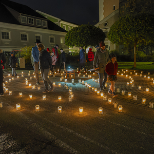 Frieden - Schalom war das Thema der Nacht der 1000 Lichter in der Pfarre Kirchdorf an der Krems. 