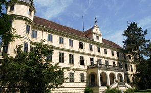 Bildungshaus Schloss Puchberg als 24-Stunden-Betreuungsmöglichkeit