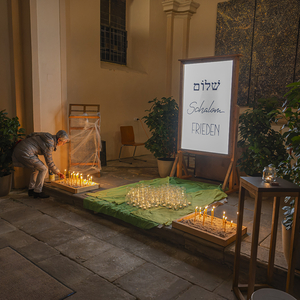 Frieden - Schalom war das Thema der Nacht der 1000 Lichter in der Pfarre Kirchdorf an der Krems. 