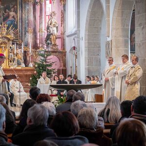 Beim Festgottesdienst verlas Bischof Manfred Scheuer die Ernennungsdekrete. 