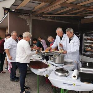 Dort wurde gegrillt und gekocht. 