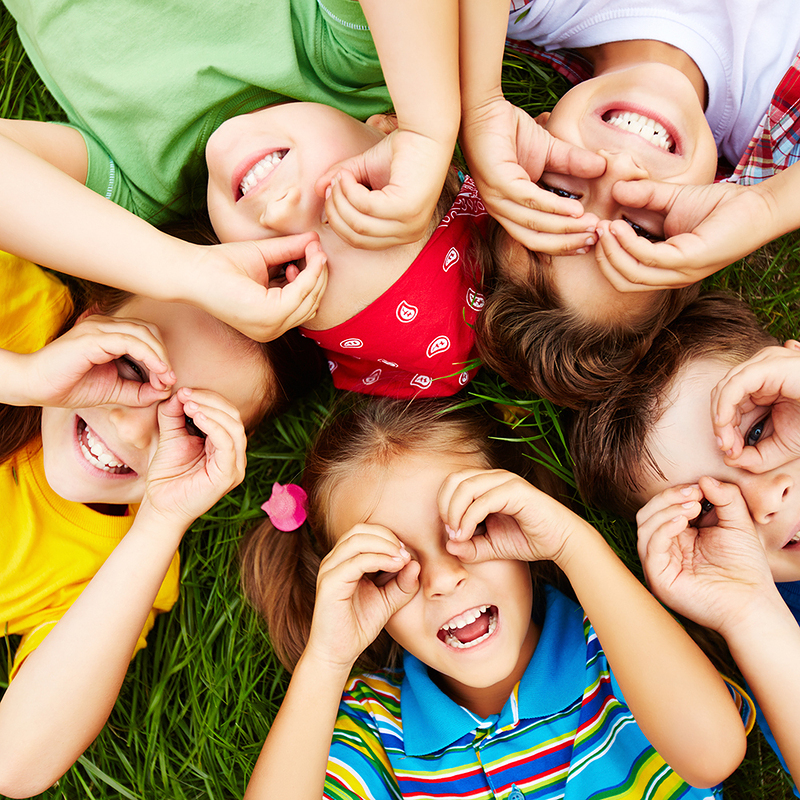 Spielende Kinder