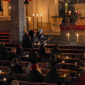 Rorate ist ein stimmungsvoller Gottesdienst im Advent, er wird noch vor Sonnenaufgang bei Kerzenlicht gefeiert. In der Pfarre Kirchdorf an der Krems findet dieser an den Adventsamstagen um 6 Uhr früh statt, anschließend gibt es ein kleines Stehfrühst