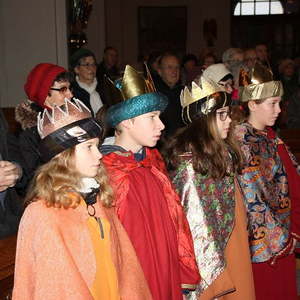 St. Quirinus und die Sternsinger während der Messe