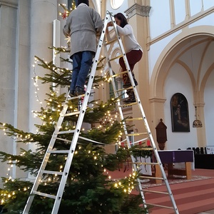 Christbaum schmücken