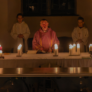 Rorate ist ein stimmungsvoller Gottesdienst im Advent, er wird noch vor Sonnenaufgang bei Kerzenlicht gefeiert. In der Pfarre Kirchdorf an der Krems findet dieser an den Adventsamstagen um 6 Uhr früh statt, anschließend gibt es ein kleines Stehfrühst