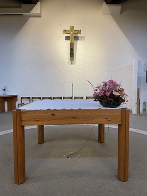 Kirchenraum / Monika Dörn Blick in die Kirche zum Alter und Kreuz