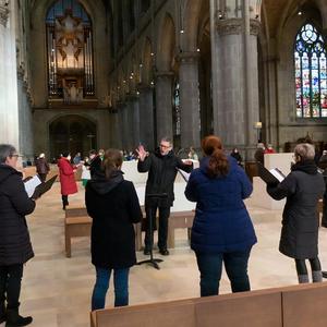 Kantorinnenschola des Konservatoriums für Kirchenmusik der Diözese Linz (Leitung: Andreas Peterl)