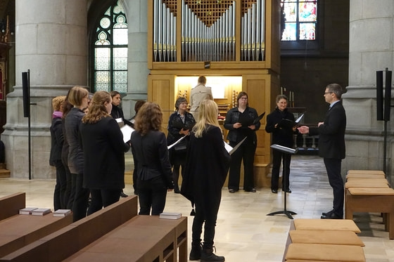 Gabriel Faurés „Messe basse“ im Mariendom Linz / © Konservatorium für Kirchenmusik der Diözese Linz/Stefanie Petelin Frauenchor des Konservatoriums für Kirchenmusik der Diözese Linz im Mariendom Linz