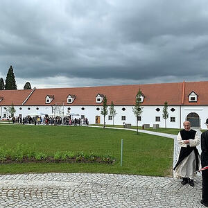 Eröffnung des Meierhofes und des Stiftshofes und Turmkreuzsteckung