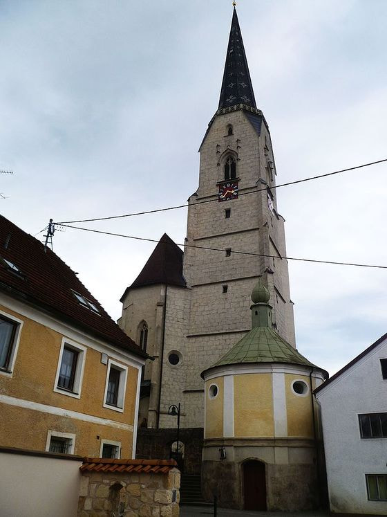 Pfarrkirche Neukirchen an der Enknach