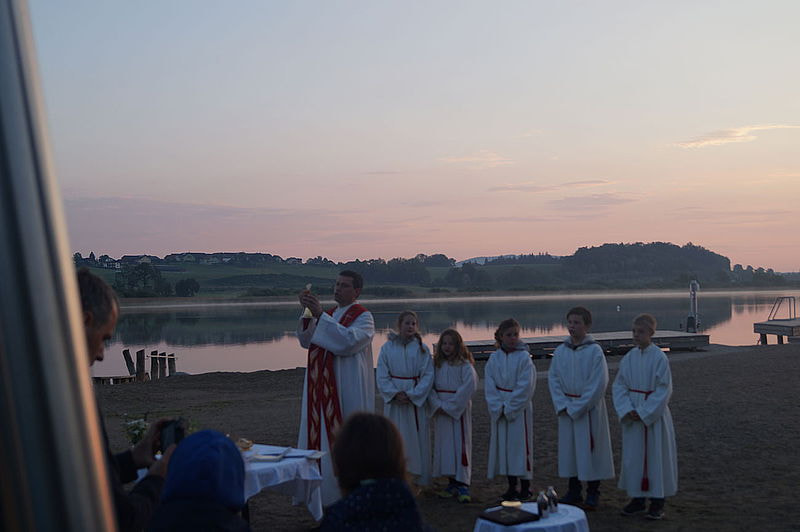 Gottesdienst im Morgengrauen