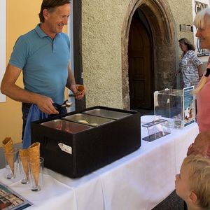 Bischof Manfred Scheuer feiert Sonntagsmesse in der Stadtpfarrkirche St. Stephan